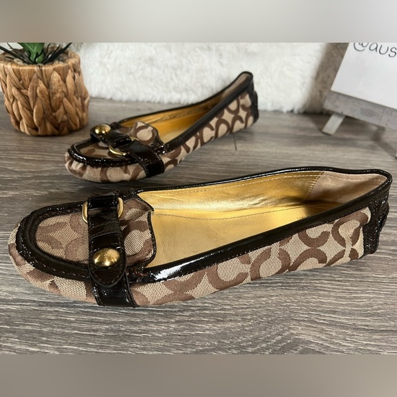 Coach Hellen 'C' logo driving buckle loafers in brown canvas/patent. Size 8.5 - Picture 3 of 9